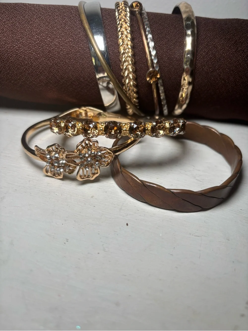 Gold-Tone Mixed Bangle Bracelet Set — Elegant Stackable Women’s Jewelry